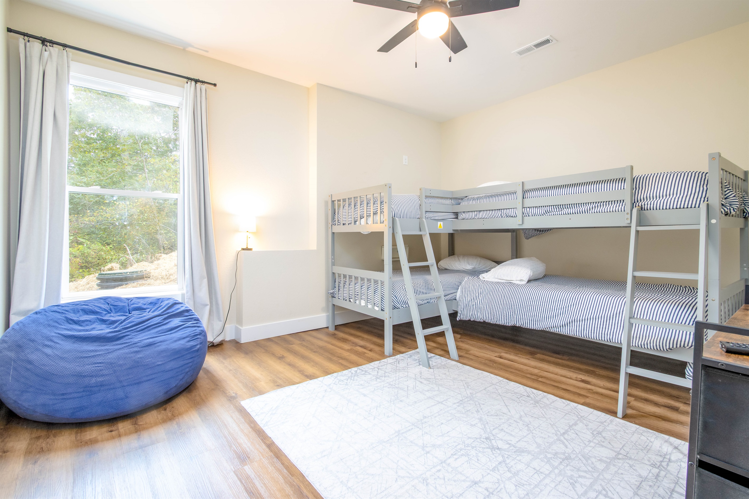 twin bunk room and convertible to full bed pouf