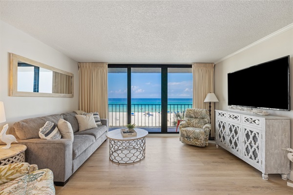 Living room with balcony and amazing view