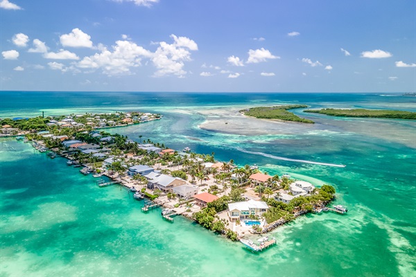Turquoise blue water of the Keys