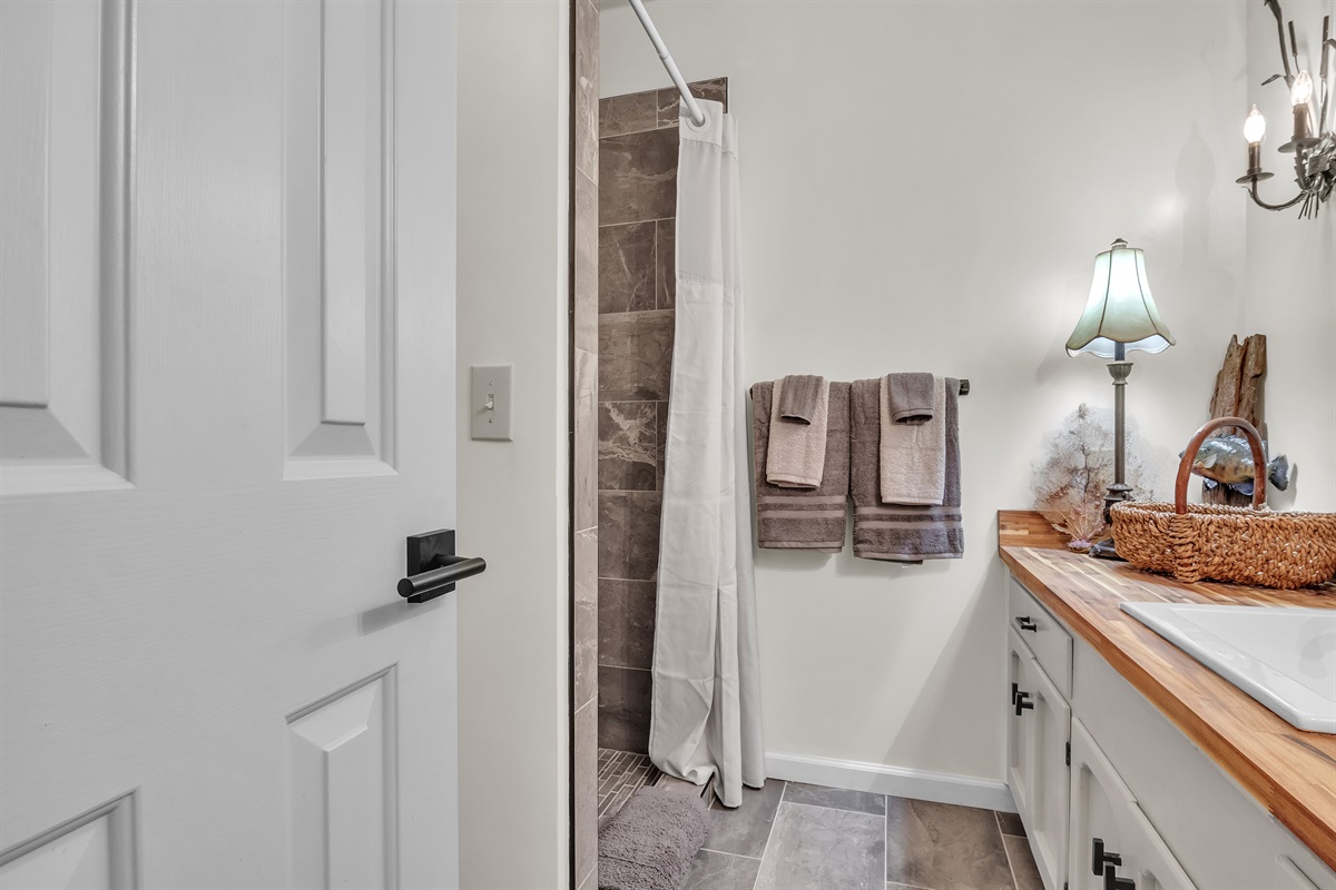 Guest Bathroom 2 (Ensuite)