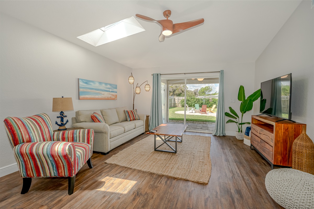 Living Room w/ HD Smart TV