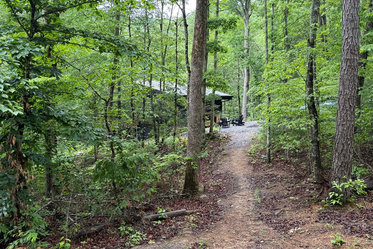 Pathway between the cabins