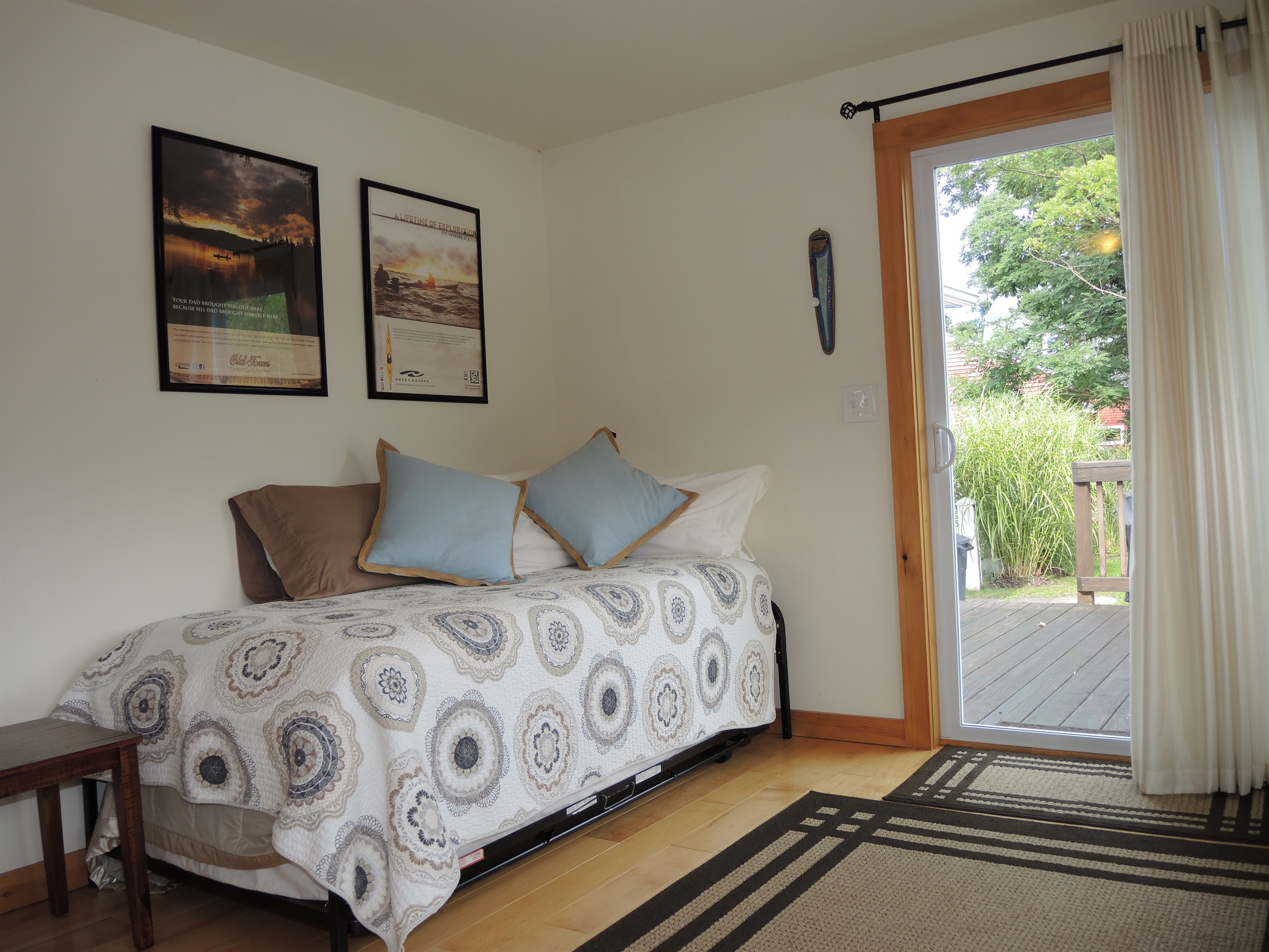 Sunroom with daybed