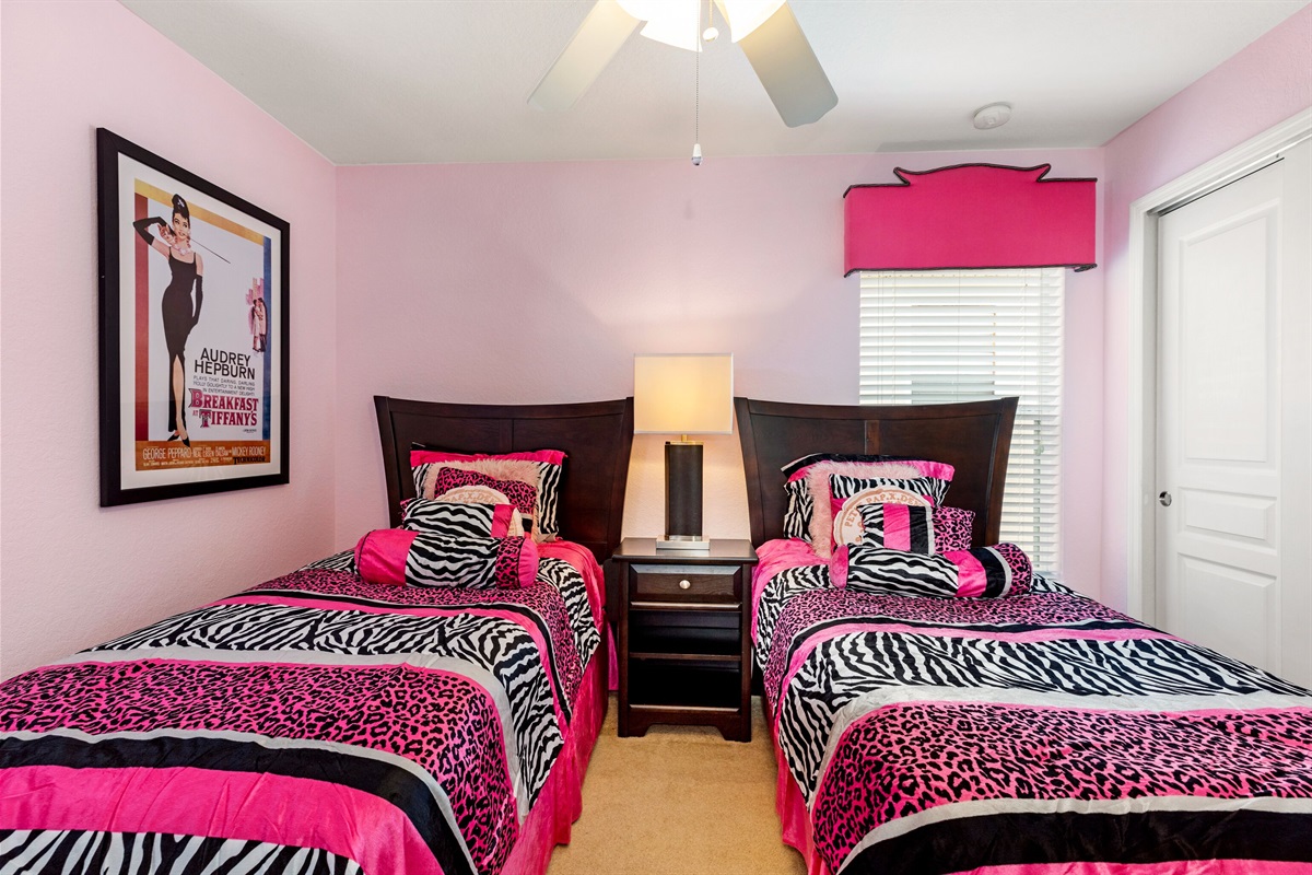 Upstairs Bedroom #4