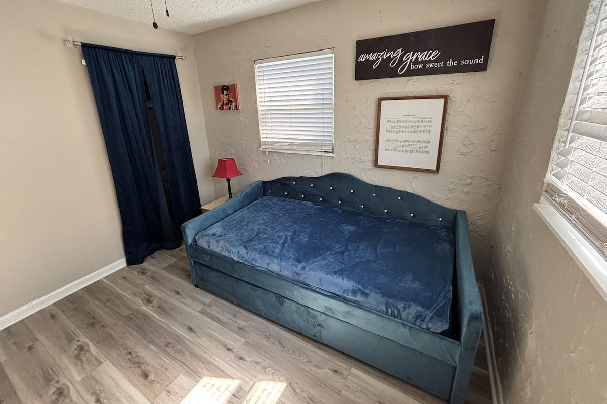 Twin pull out trundle beds