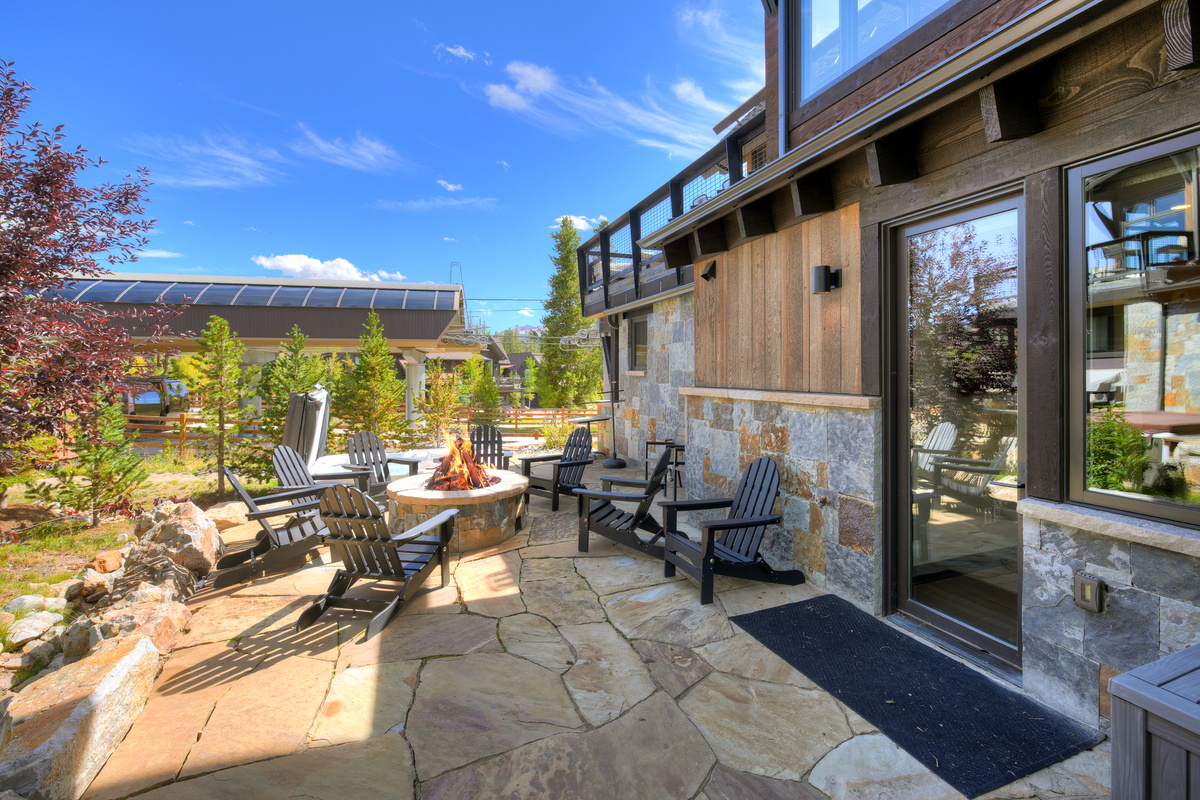 Outdoor living space with Firepit