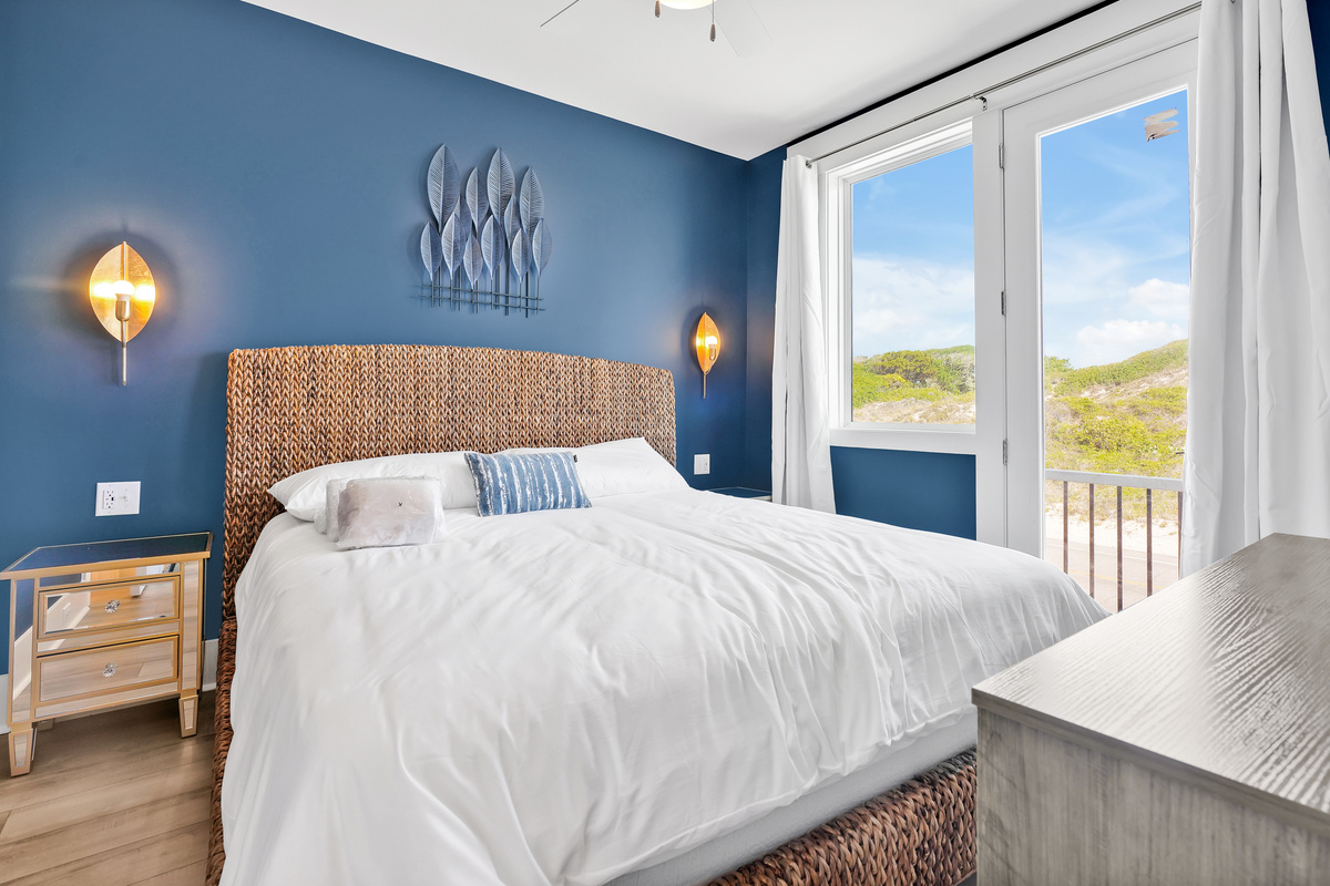 King bed with small private balcony