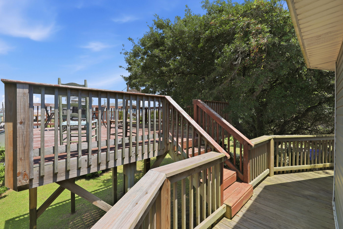 Private walkway connecting to the elevated back deck, making it easy to enjoy multiple outdoor living spaces