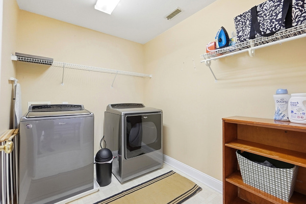 Washer + dryer on-site, especially handy after a few days of swimsuits, towels and lake adventures.