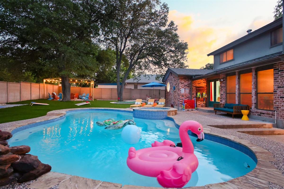  Year-round heated pool & spa — splash with the kids or float away the afternoon.