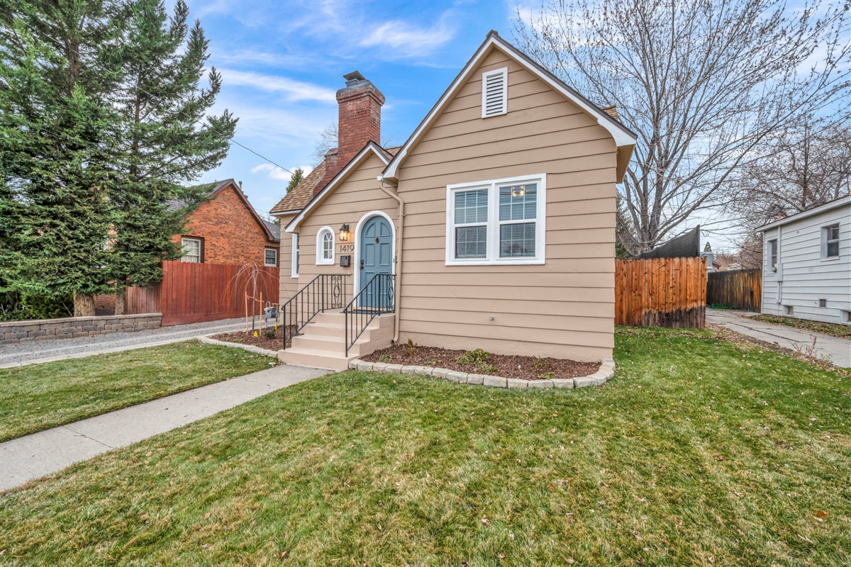 Another outside look of Arlington Manor.