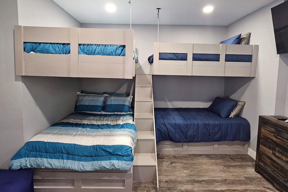 Custom bunk room sleeping multiple guests—ideal for kids or teens.