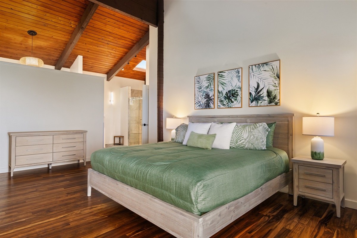 King Master Bedroom with Ensuite Bathroom, AC, Ocean Views