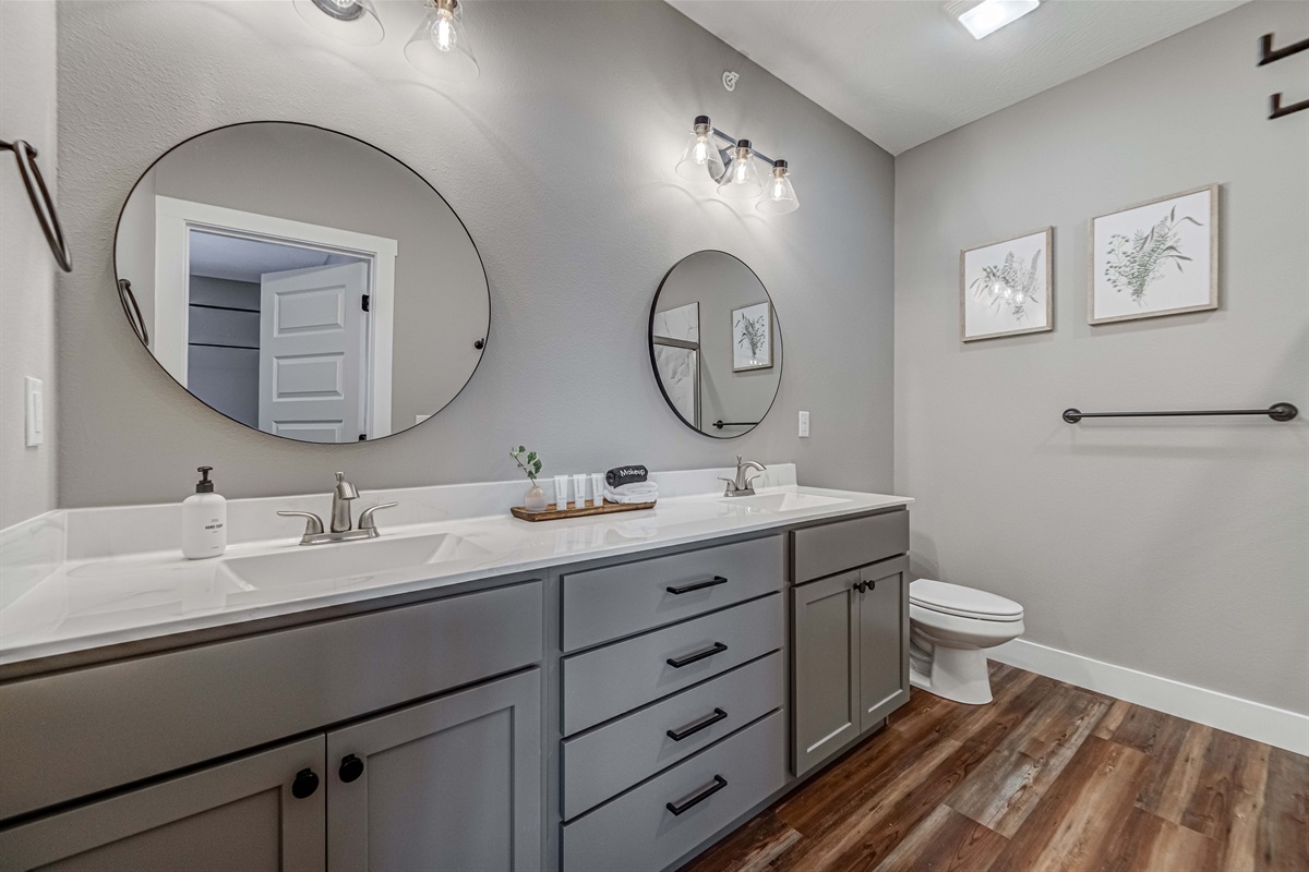 Upper level King #4 bathroom