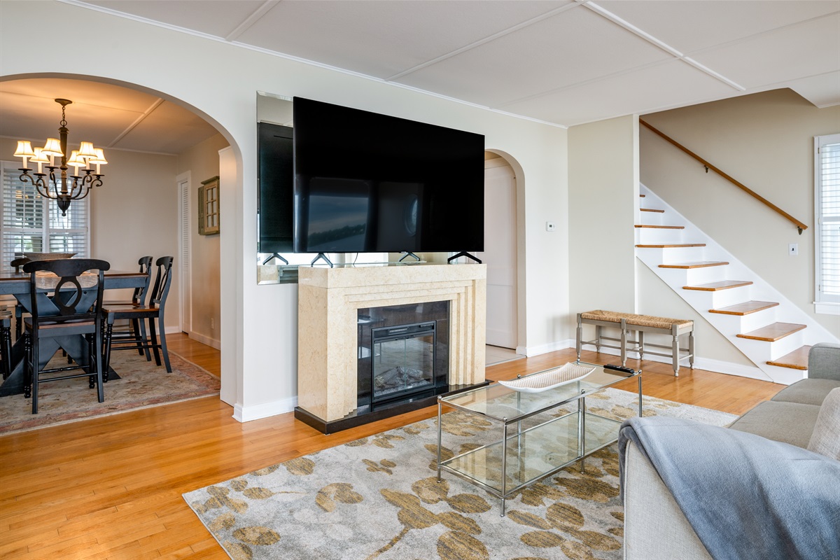 Relax in style with a large smart TV, elegant fireplace, and open layout perfect for gathering 🎬🔥🛋️