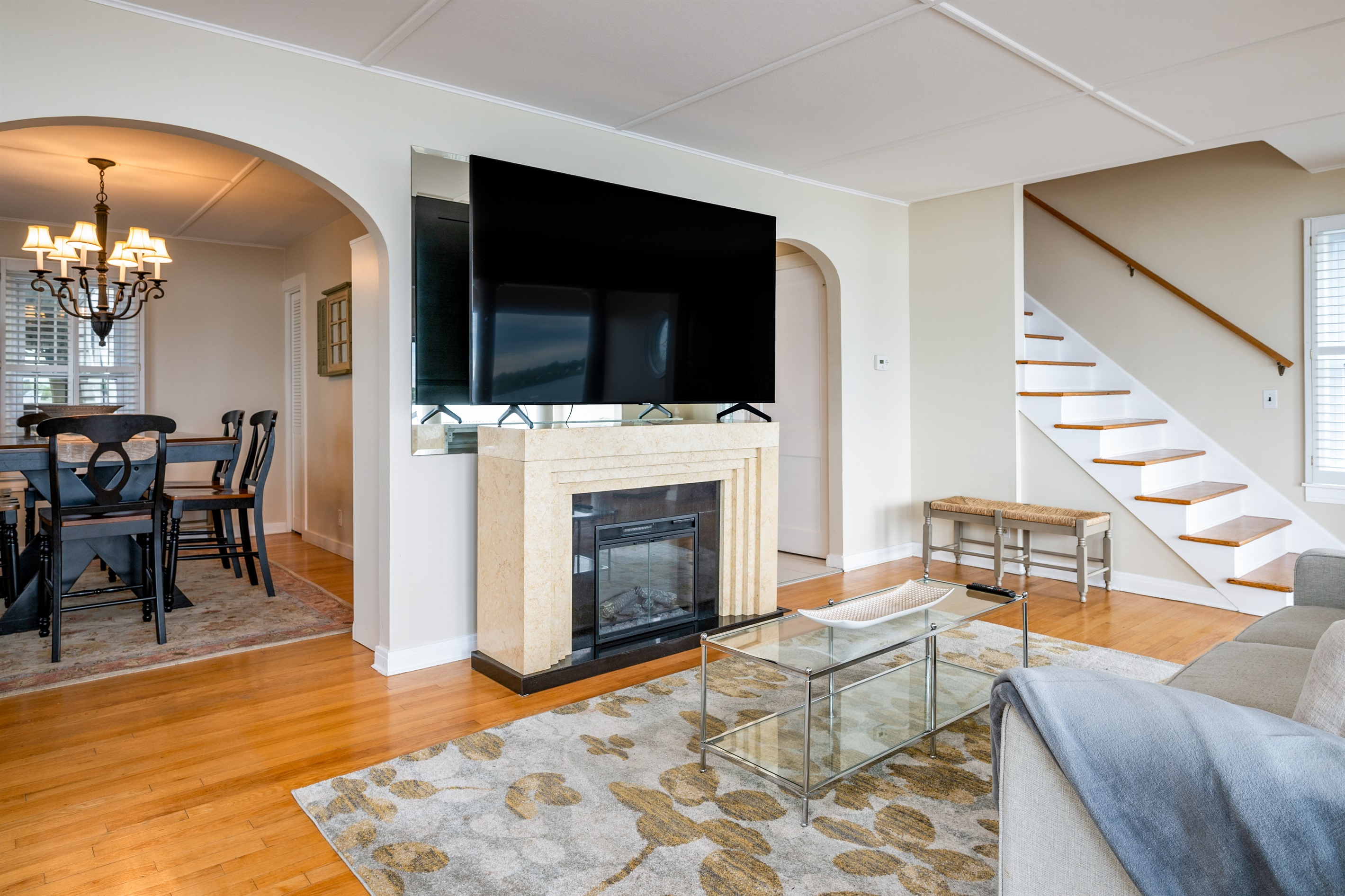 Relax in style with a large smart TV, elegant fireplace, and open layout perfect for gathering 🎬🔥🛋️