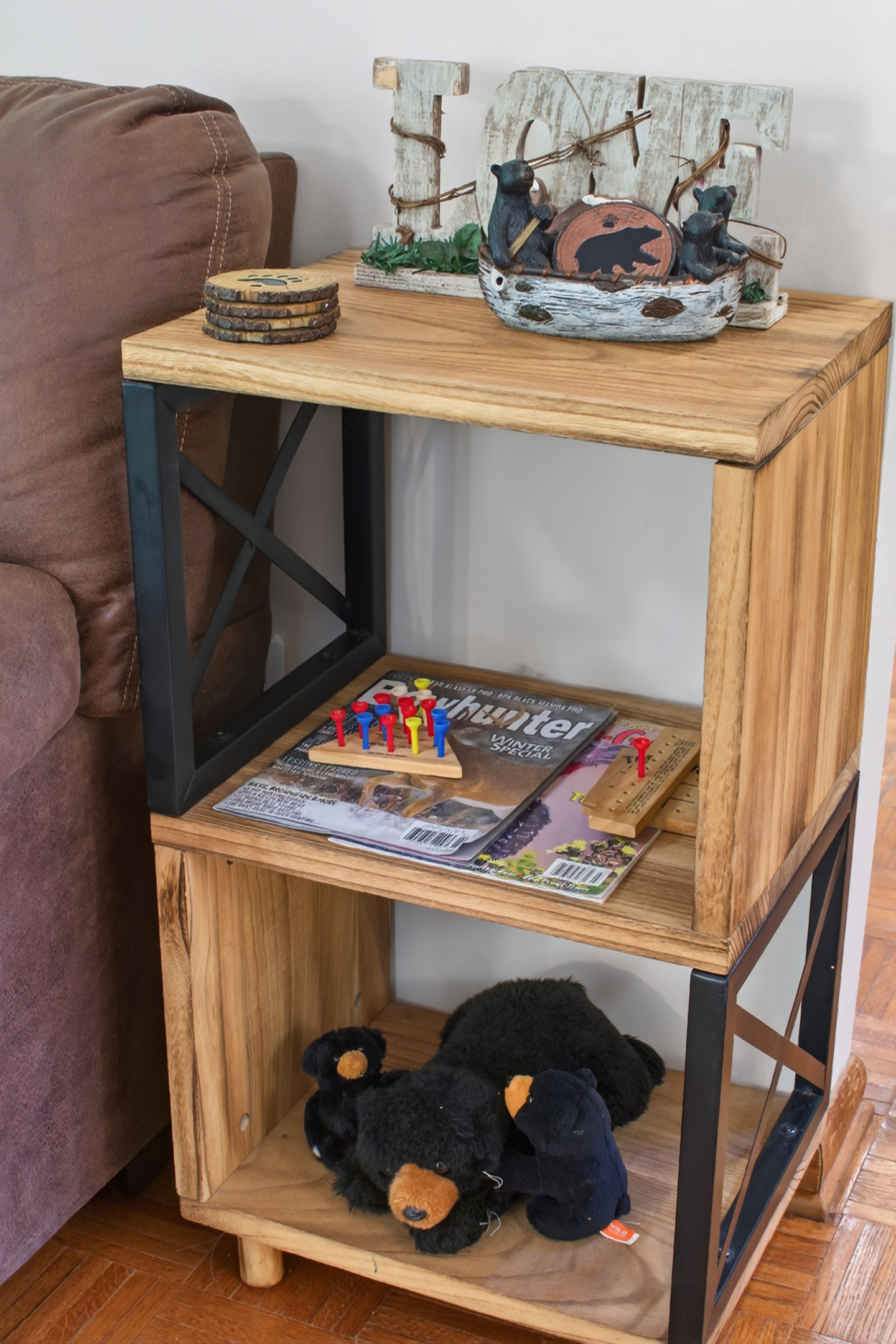 Living Room Charm: Rustic decor and playful touches invite relaxation and fun in every corner!