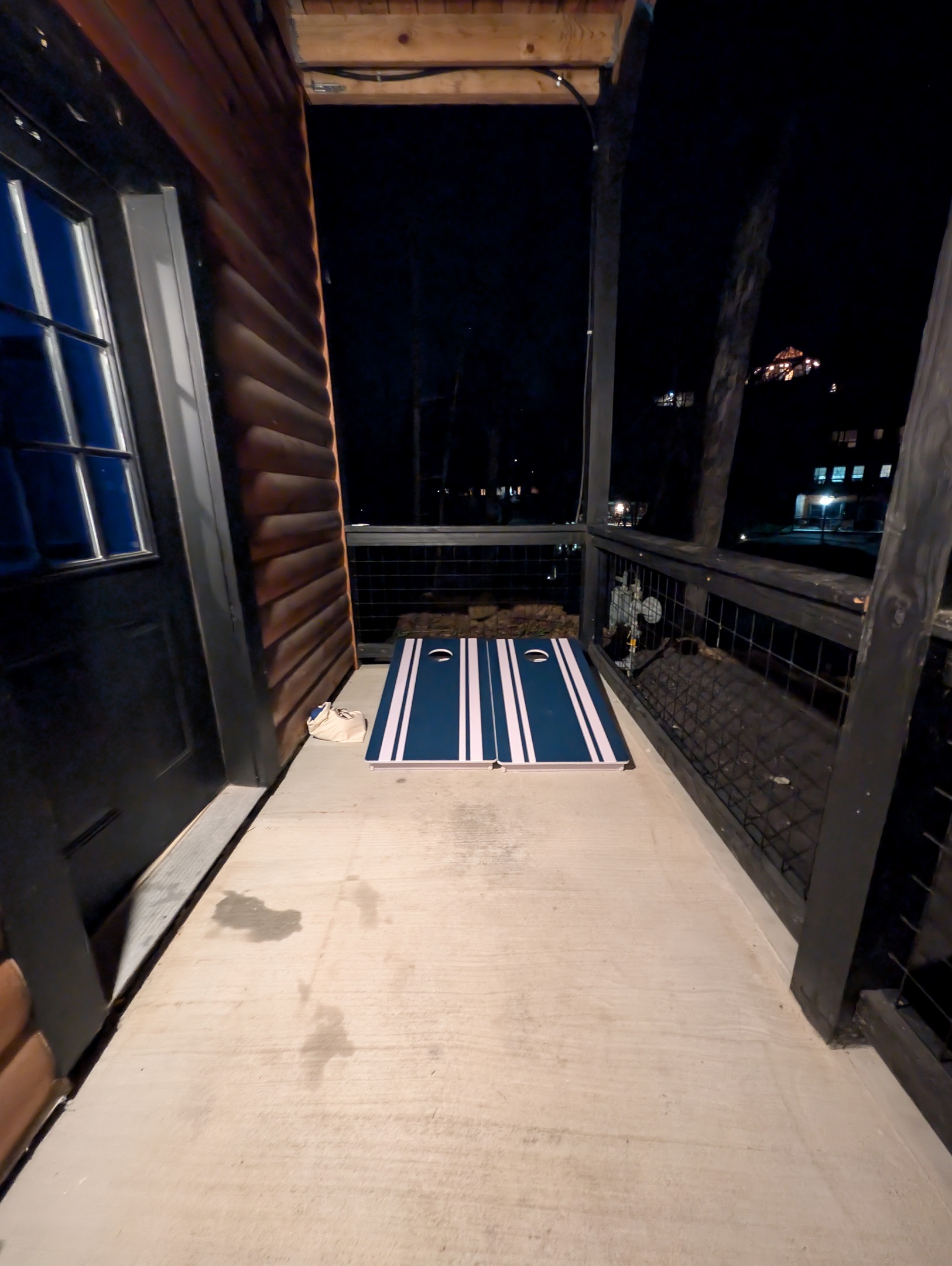 Create lasting memories with an outdoor game zone featuring cornhole—a guest favorite for post-hike relaxation.