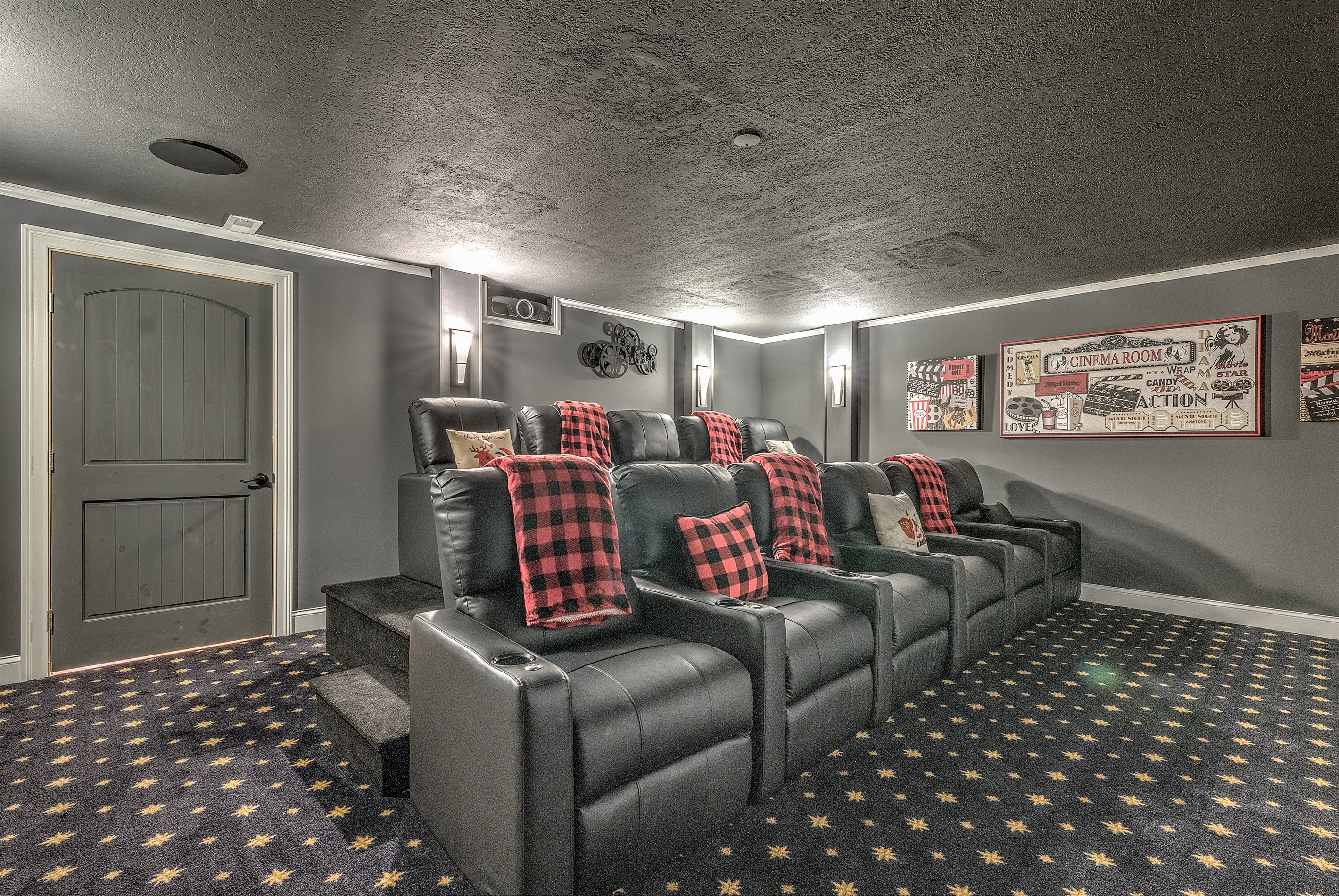 Theater with 11 Leather Recliners and movie screen!