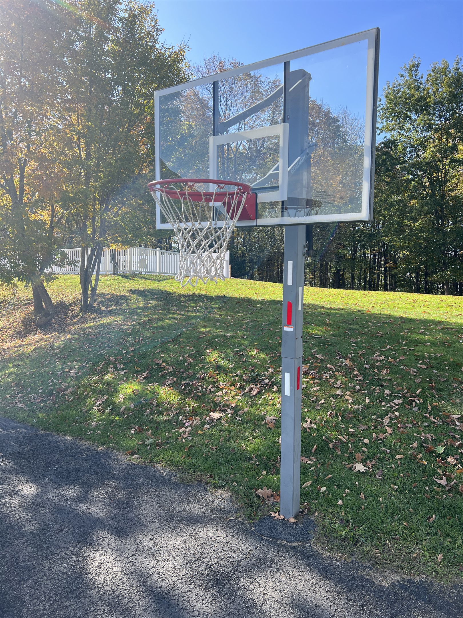 Hilltop Hideaway basketball hoop in the driveway.