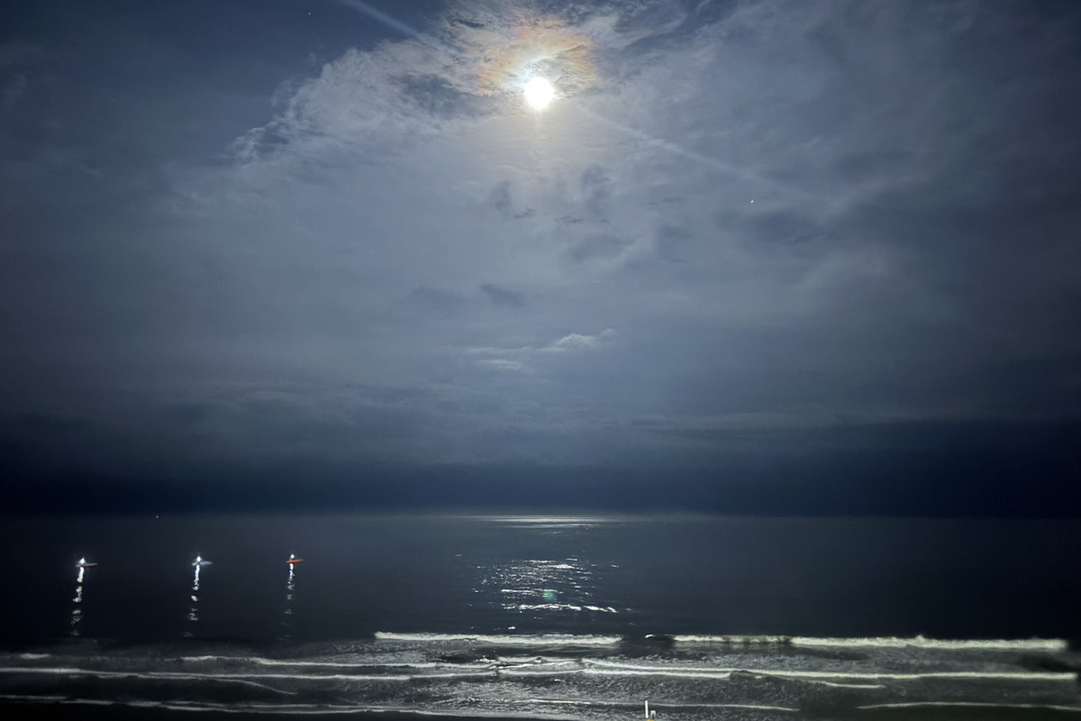 Starry nights await you from the balcony.