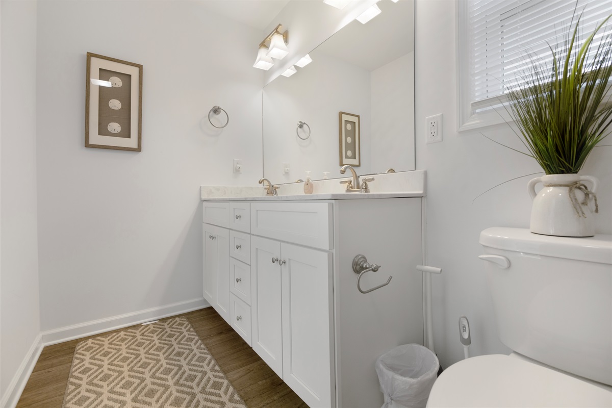 Private en-suite bathroom featuring double sinks