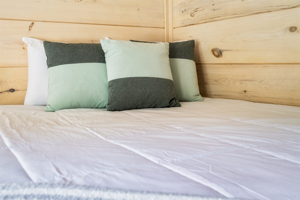 Full size bed