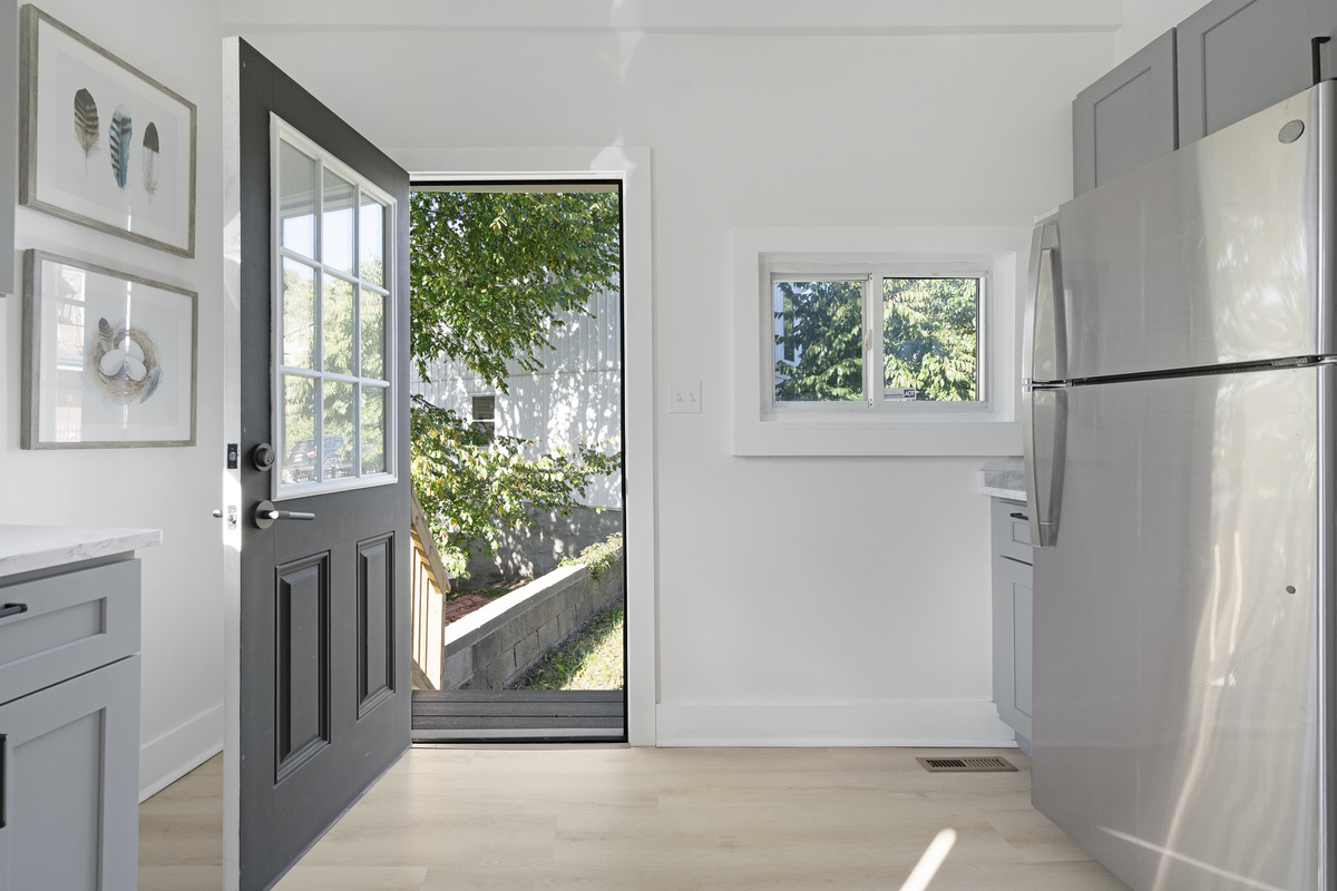 Kitchen with direct entrance