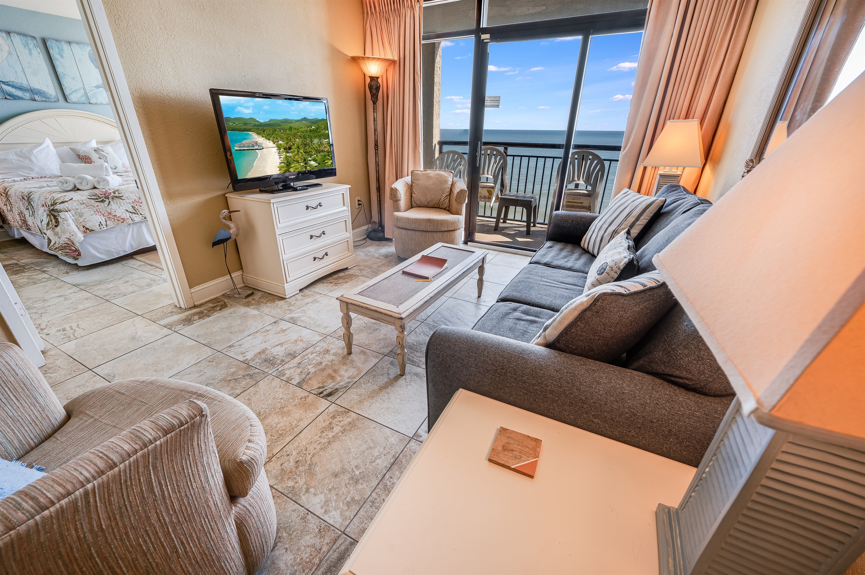 Stunning Views! 2BR Oceanfront,Beach Cove & pools