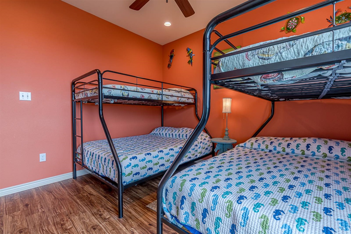 ae87a44bd6344a40b052555a93147cc7 Large | Beachhouse | Texas | TX | Vacation Homes | Galveston | Crystal Beach | Kokomo | Breezy Days | Beachfront Elegance | Sunrise Serenity | Southern Sands Property Management, LLC