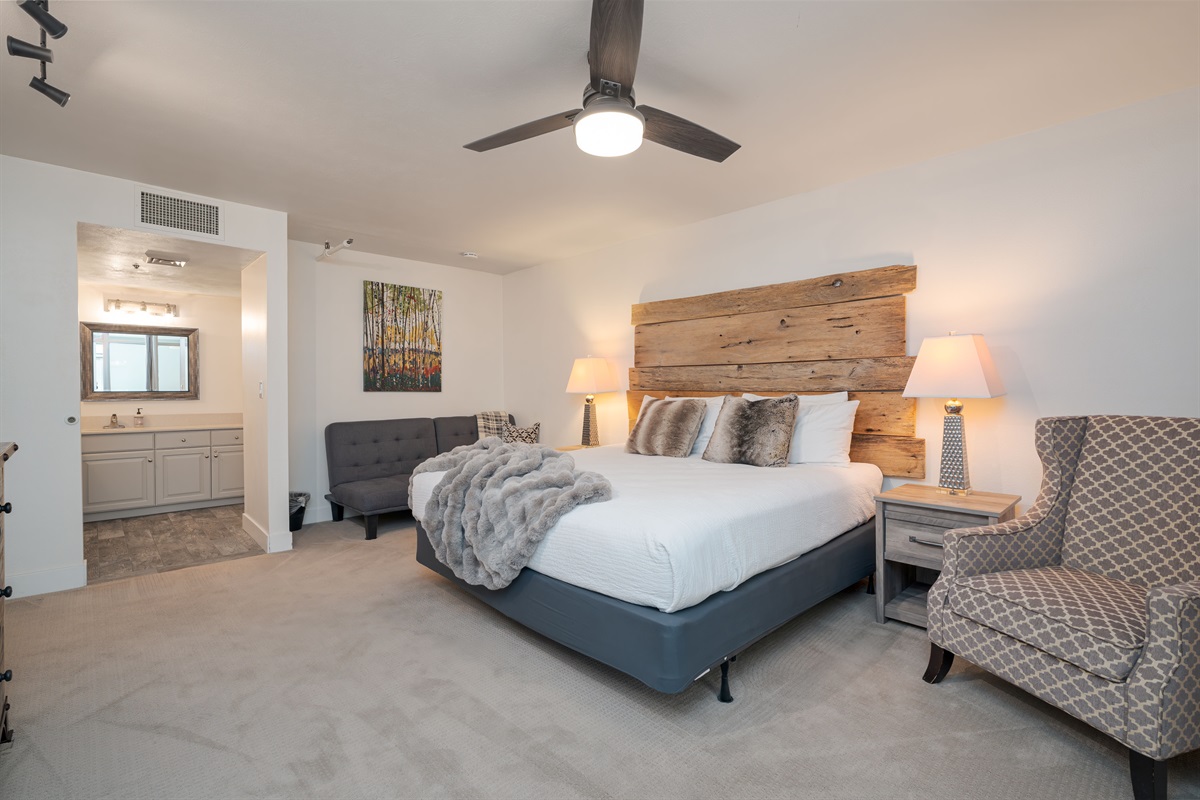 Master Bedroom - King Bed, Futon.