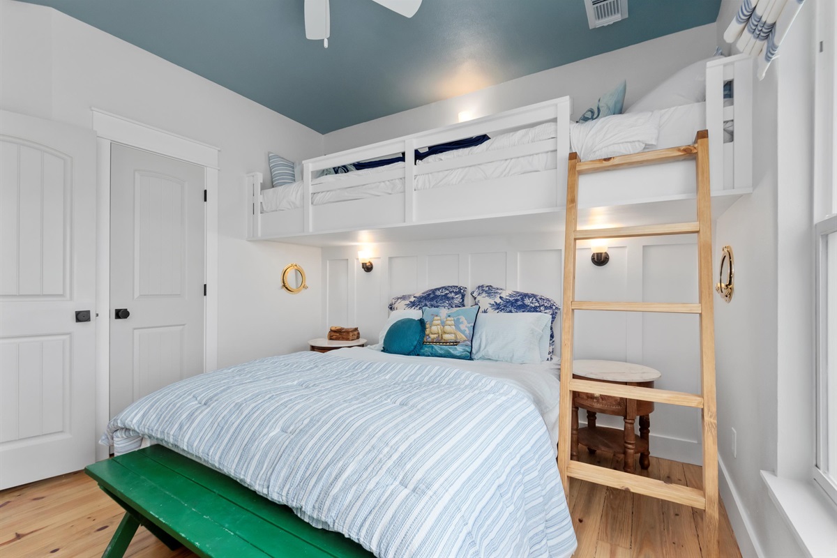 ae989efdb4734c18bd533f05b1d200cc Large | Beachhouse | Texas | TX | Vacation Homes | Galveston | Crystal Beach | Kokomo | Breezy Days | Beachfront Elegance | Sunrise Serenity | Southern Sands Property Management, LLC