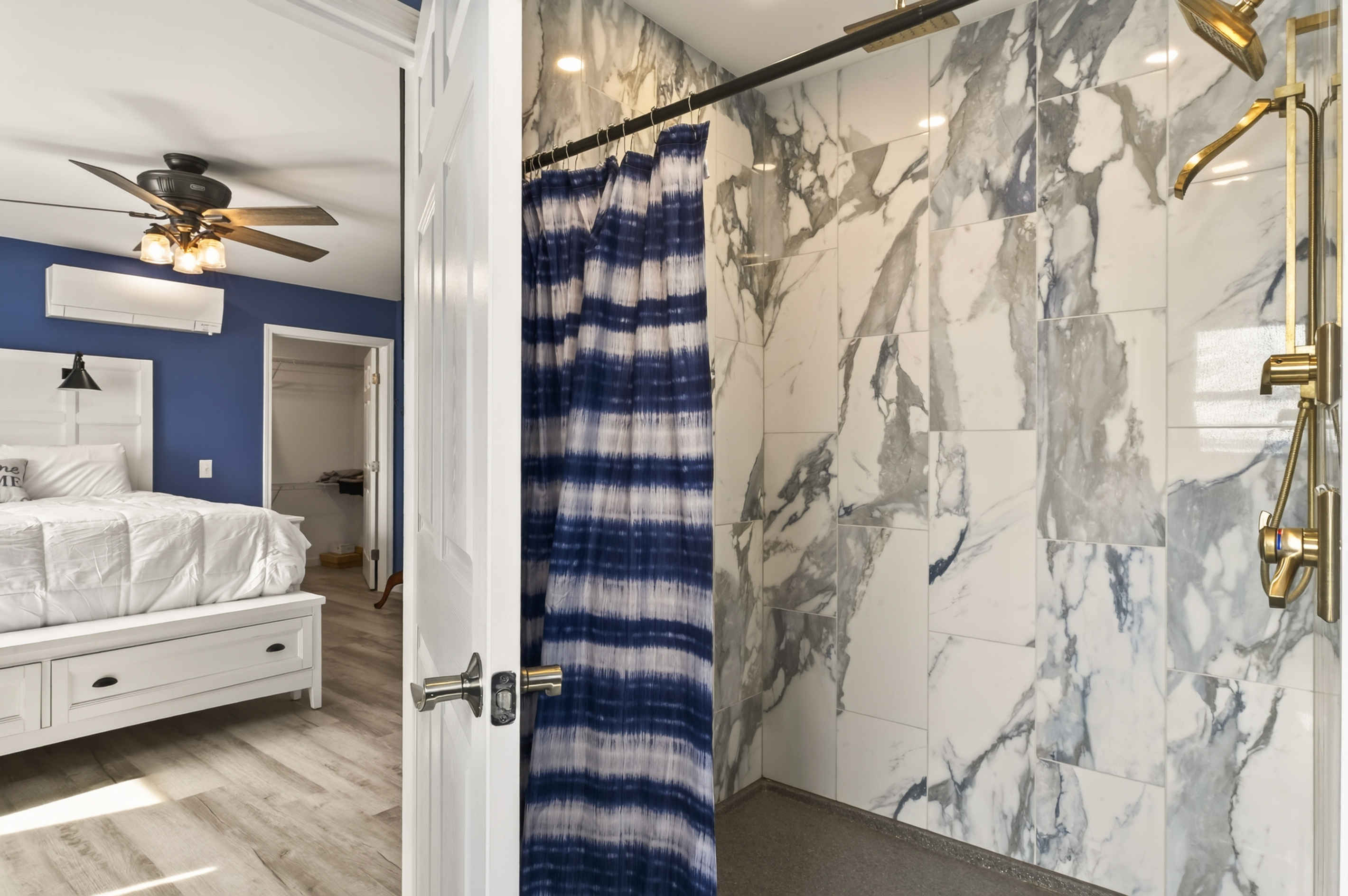Marble-patterned shower surround with gold fixtures