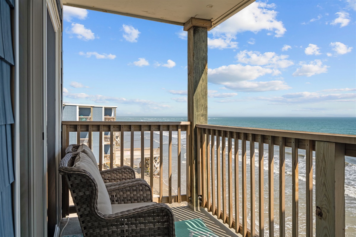Relax on the balcony and enjoy panoramic ocean views and fresh coastal breezes