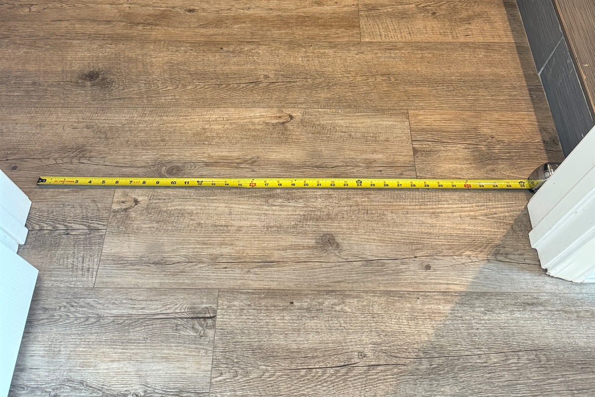 ♿ Step-free access with wide doorways and smooth flooring throughout the bedrooms and master shower room.