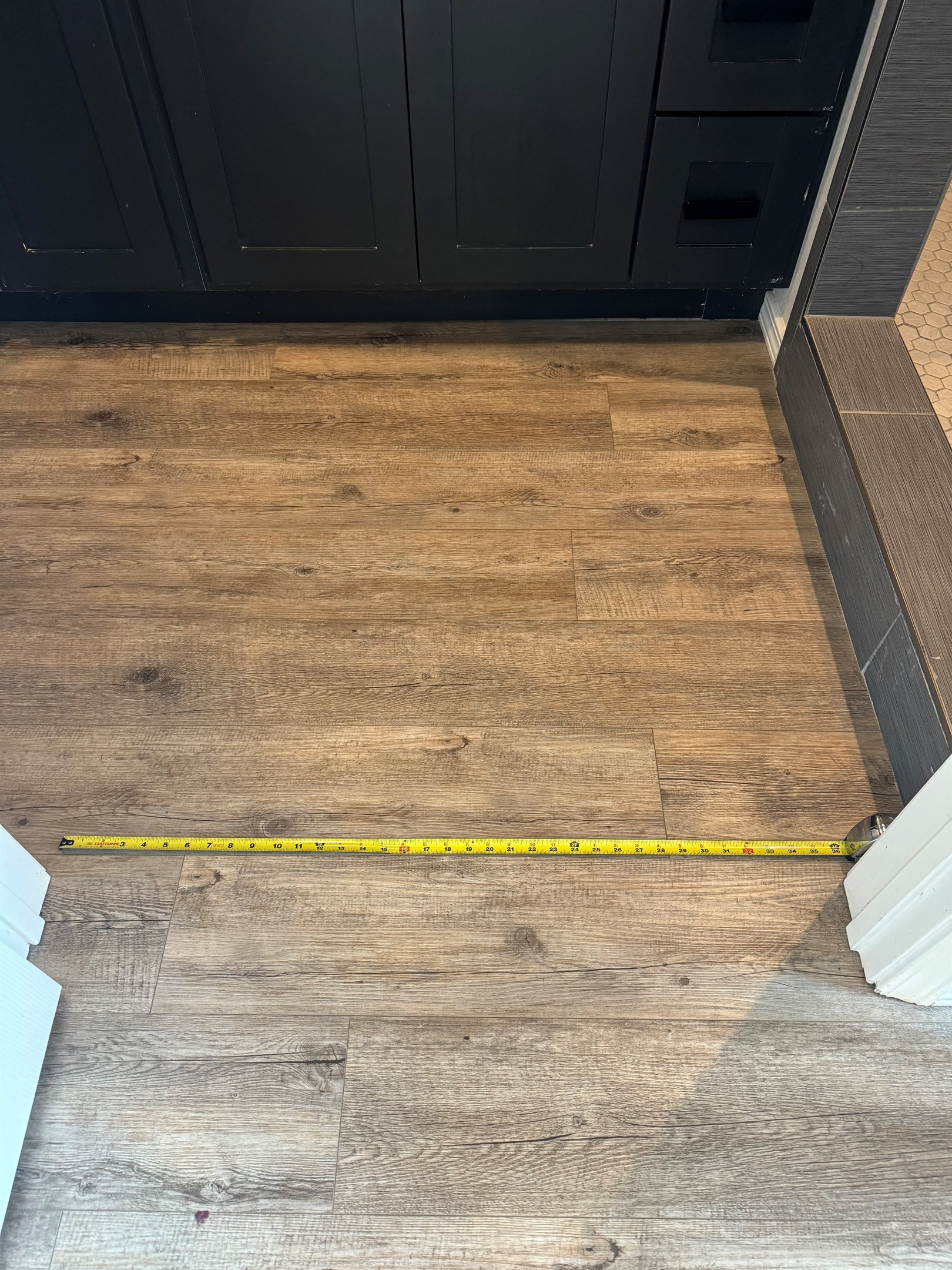 ♿ Step-free access with wide doorways and smooth flooring throughout the bedrooms and master shower room.