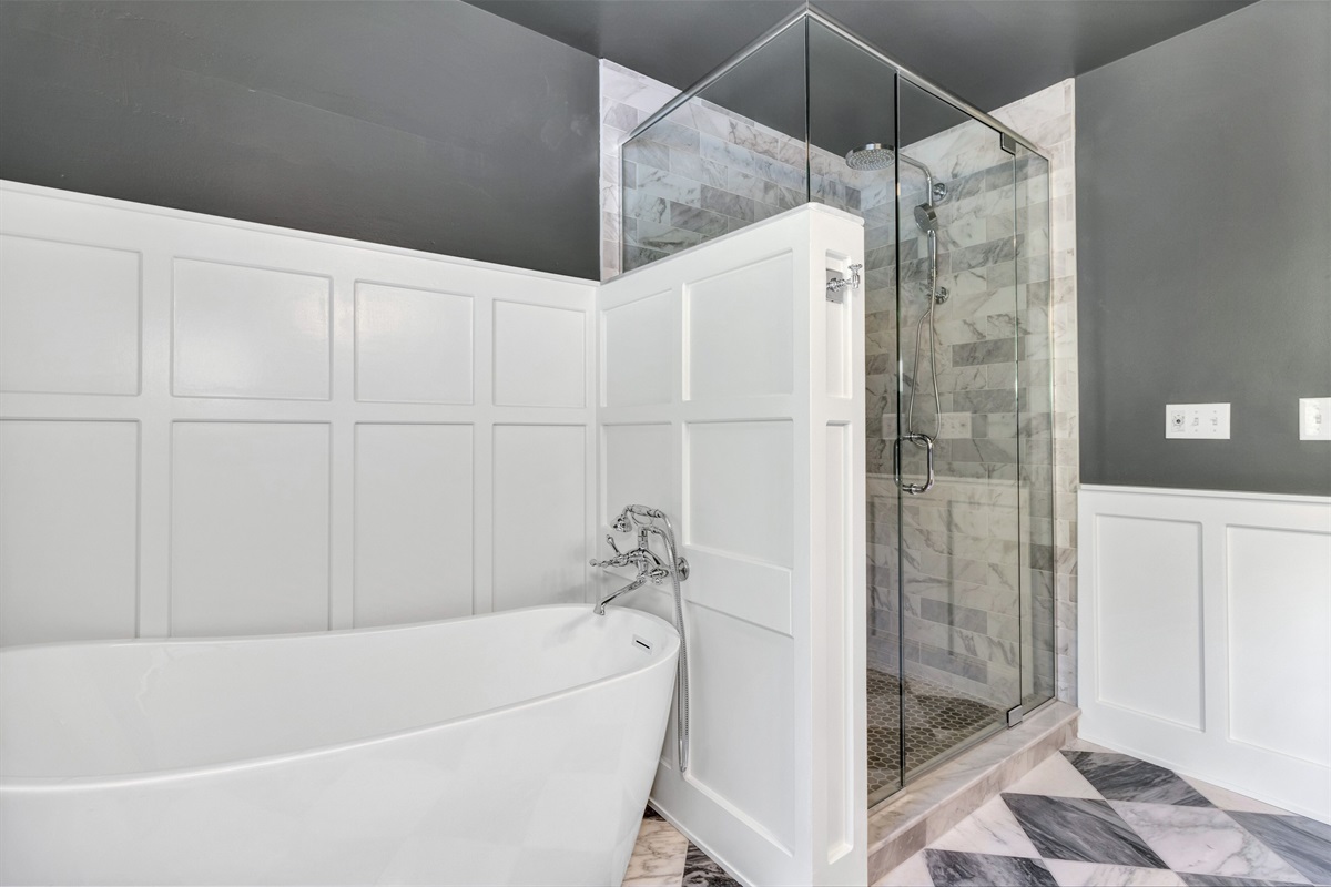 Primary Ensuite - Soaking Tub and Shower