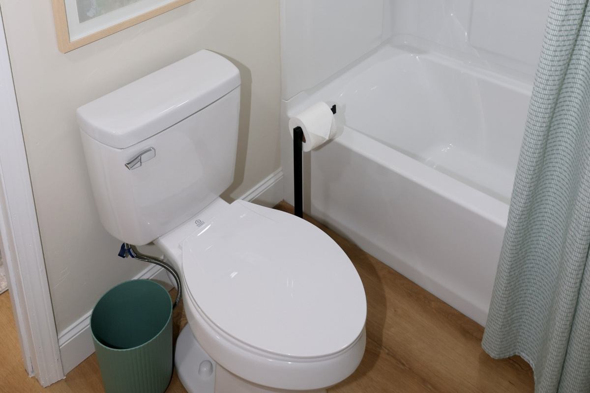Additional bathroom with tub/shower combo, fresh towels, and thoughtful guest essentials