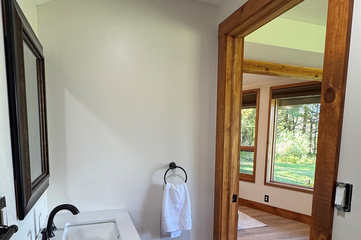 King bedroom ensuite 1/2 bath