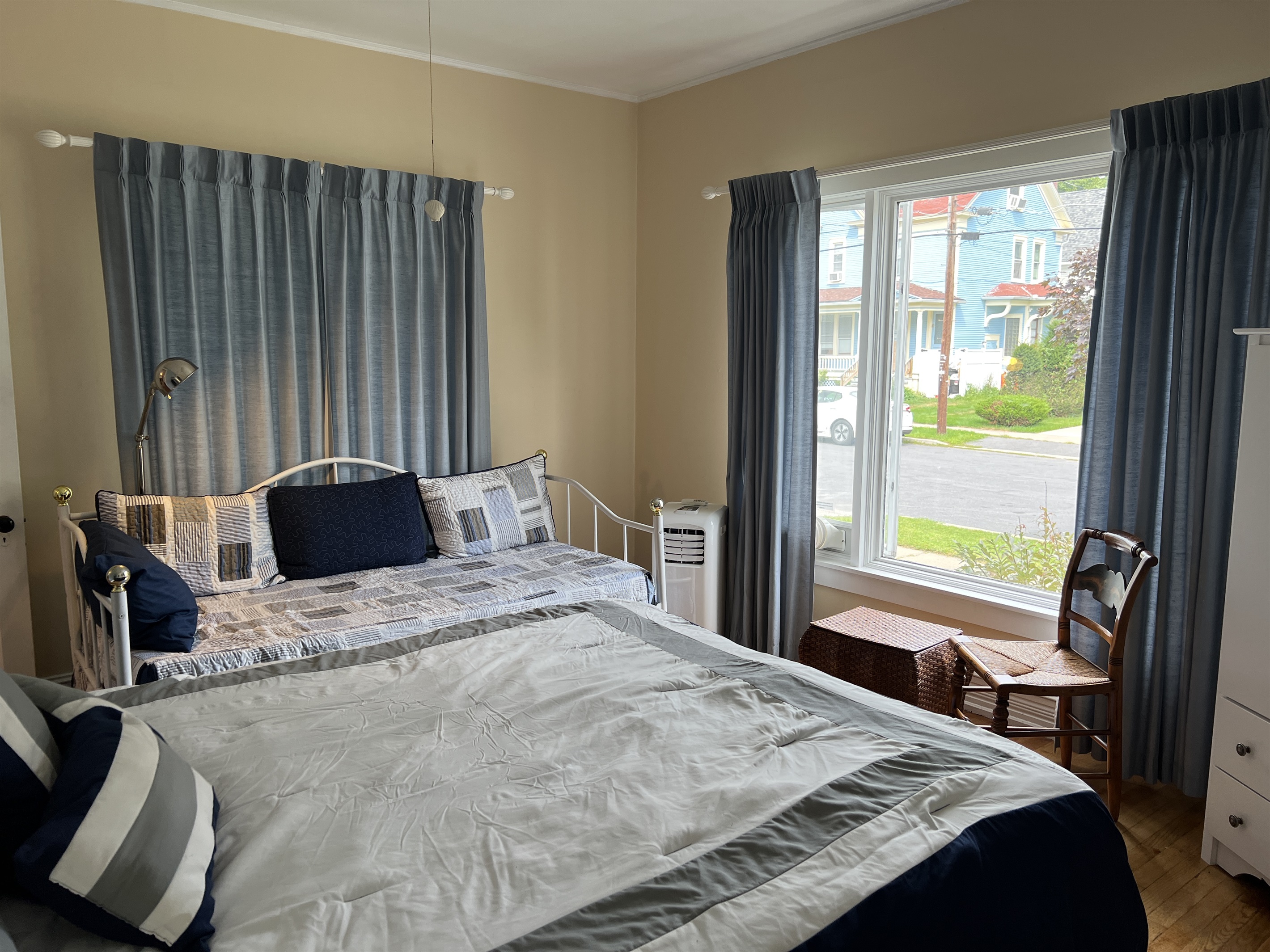 1st floor Queen + twin w/ ensuite