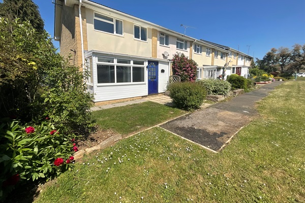 The property is an end terrace sitting in a quiet position with no through traffic.