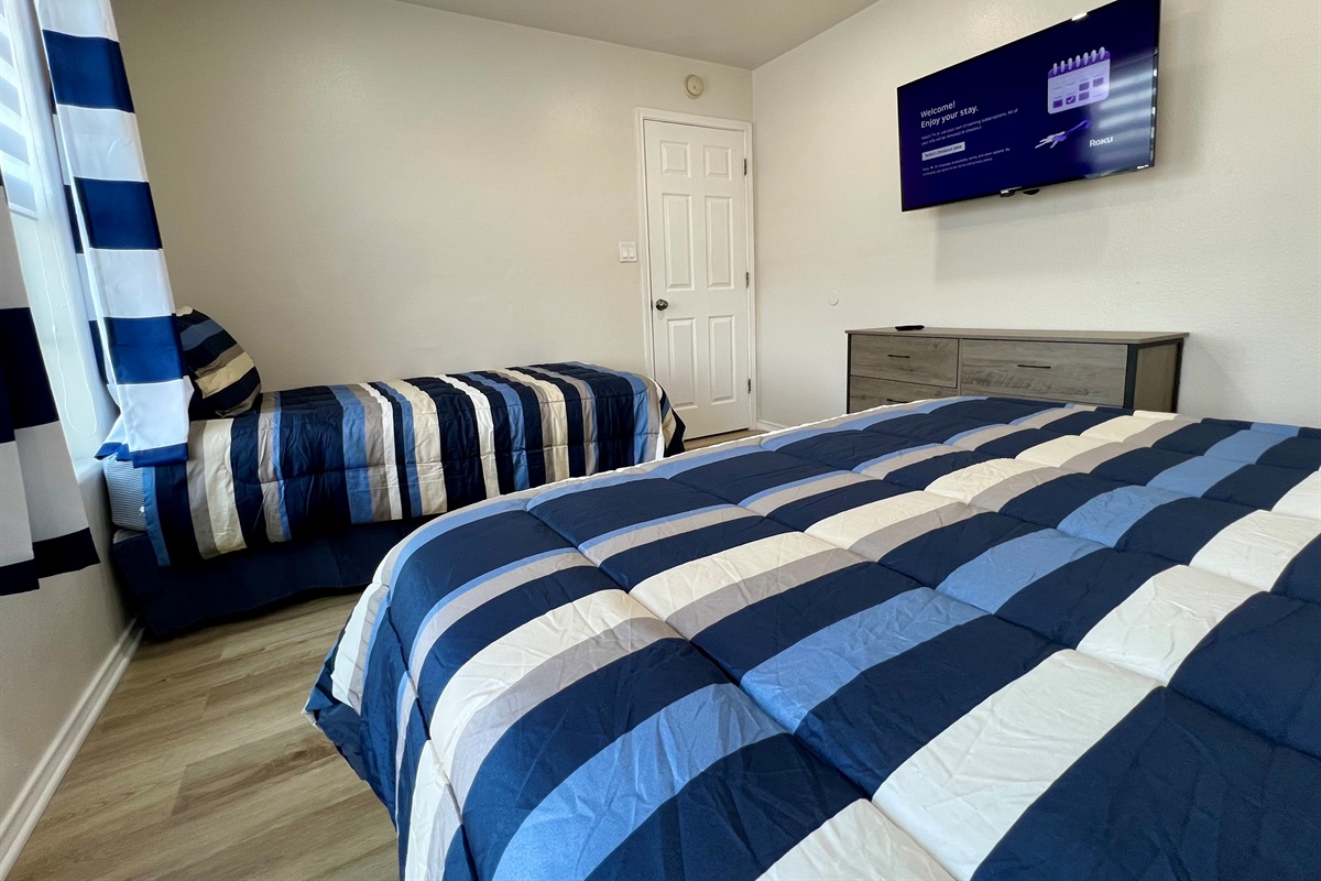2nd bedroom - 1 queen and 1 twin bed (Smart TV!)