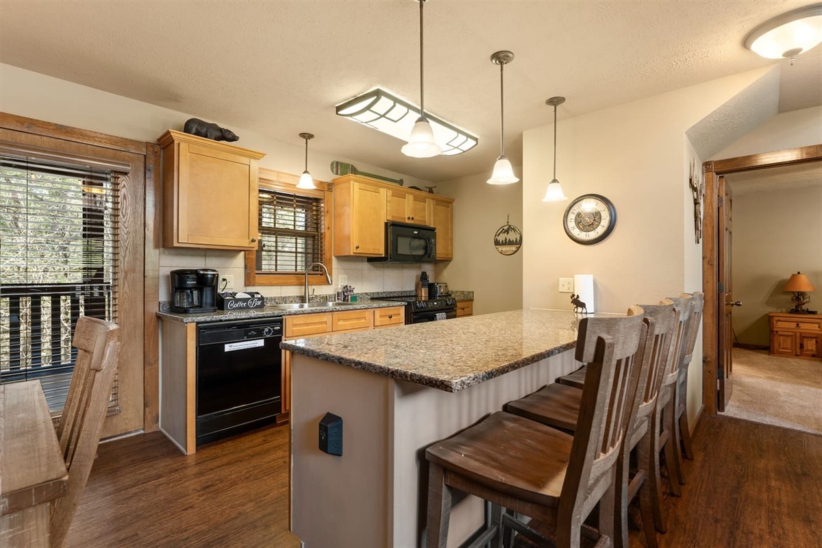A kitchen made for vacation. Cook a full family dinner, whip up breakfast before heading out, or simply pour the wine and order takeout. You&rsquo;re on vacation, after all.