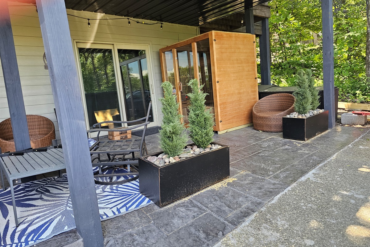 Accessibility Feature - Step-free access to lower level (3 story property) (supporting photo 3)