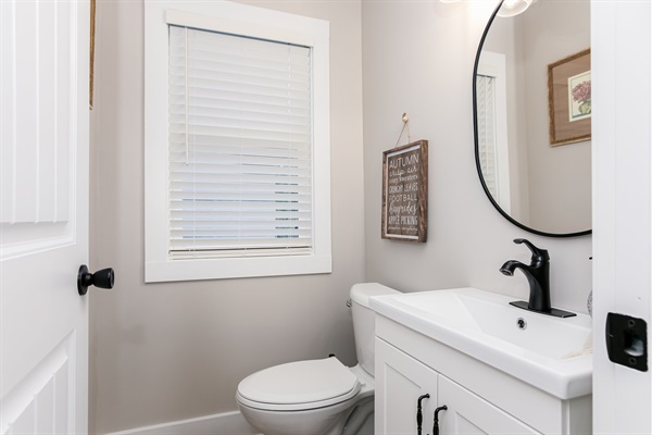South Bend Serenity: Mid-Century 3BR 5min to ND, photo 10