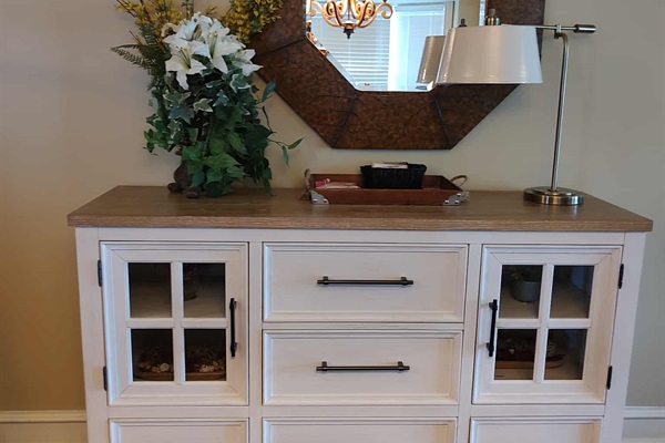 A few more trinkets were added to the dinette cabinet. (9-8-25)