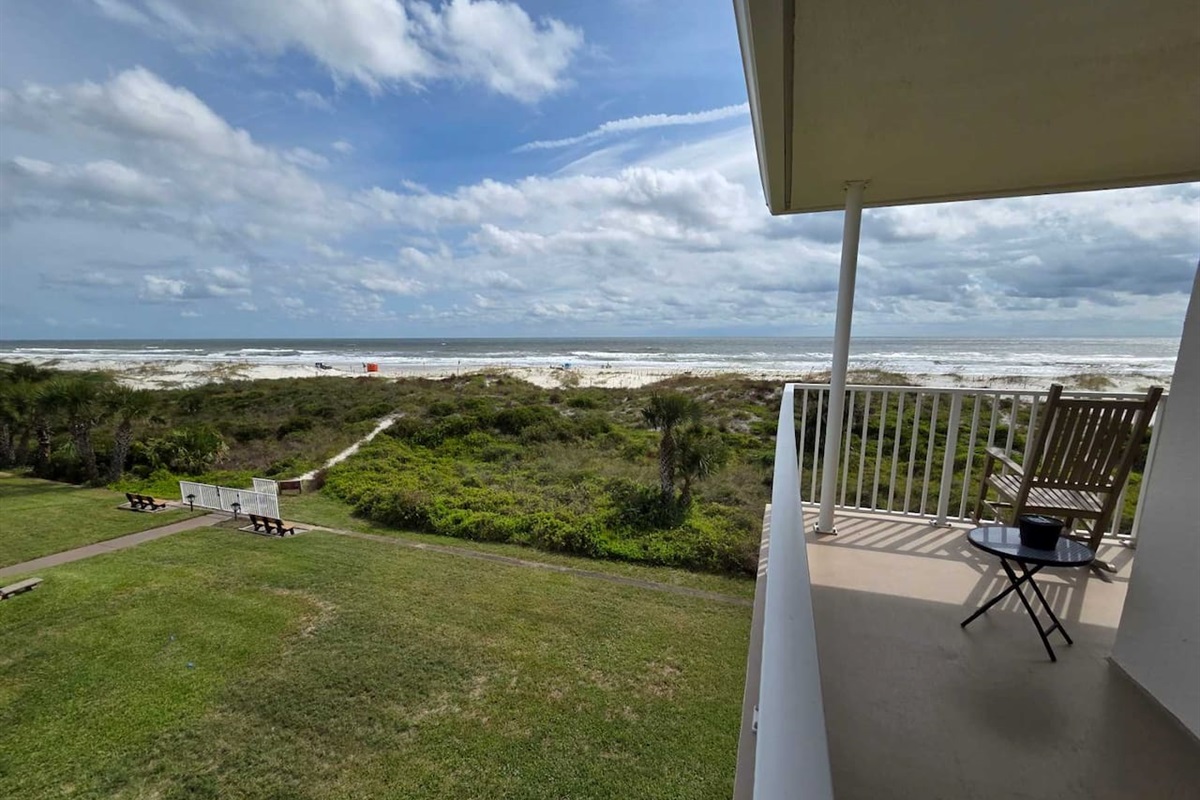 • family vacation rental at Crescent Beach
• condo with beach access and pool in St Augustine