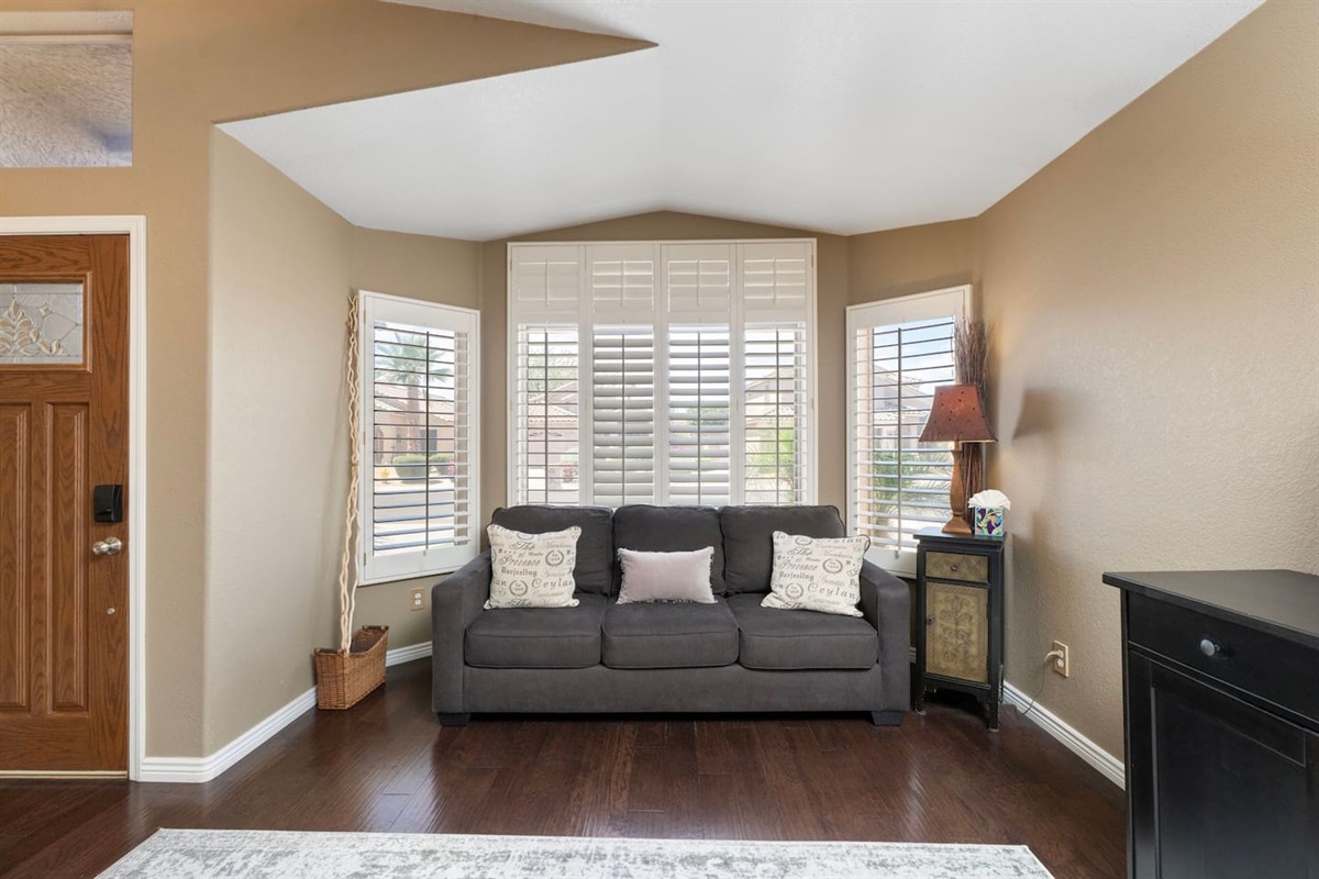 Tuck into the cozy sitting nook just inside the front entry — a quiet corner to read, unwind, or catch up while others cook or dine nearby.