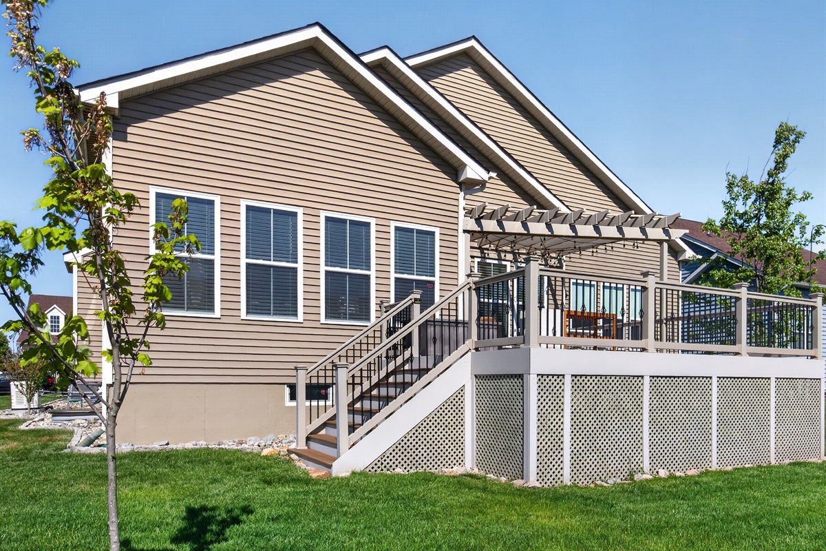 Also accessed via rear yard open to common areas