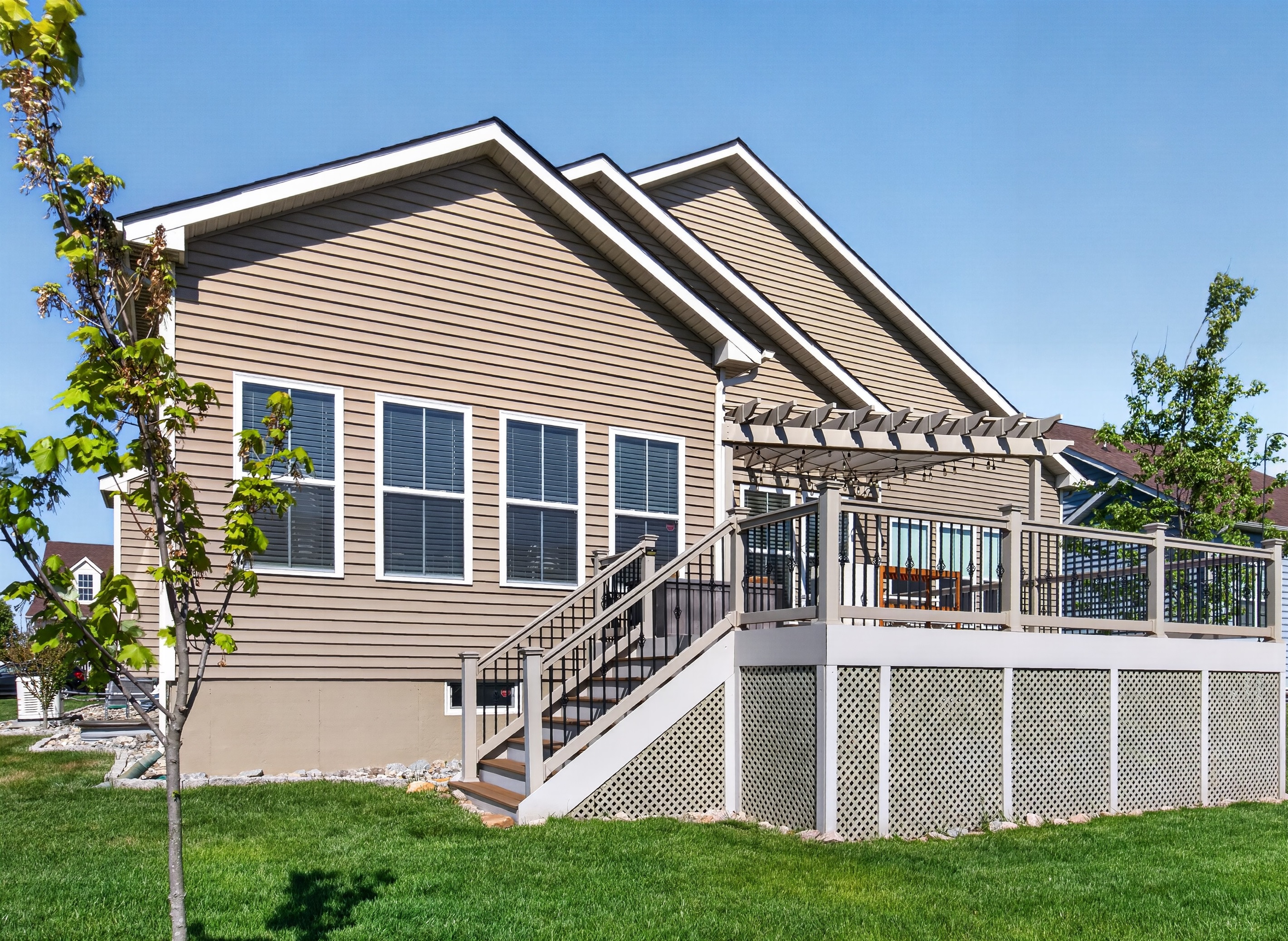 Also accessed via rear yard open to common areas